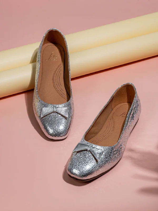 grace flats lightweight-Lightweight flats for springWomen Silver Textured Bow Detail Flats Ballerinas