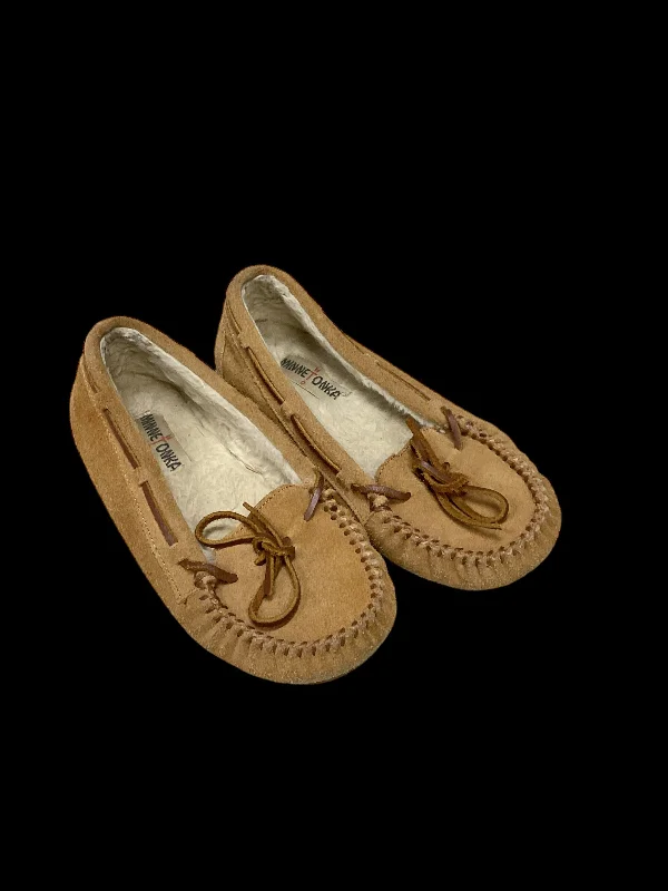 balance flats supportive-Warm flats for winterShoes Flats Moccasin By Minnetonka  Size: 8