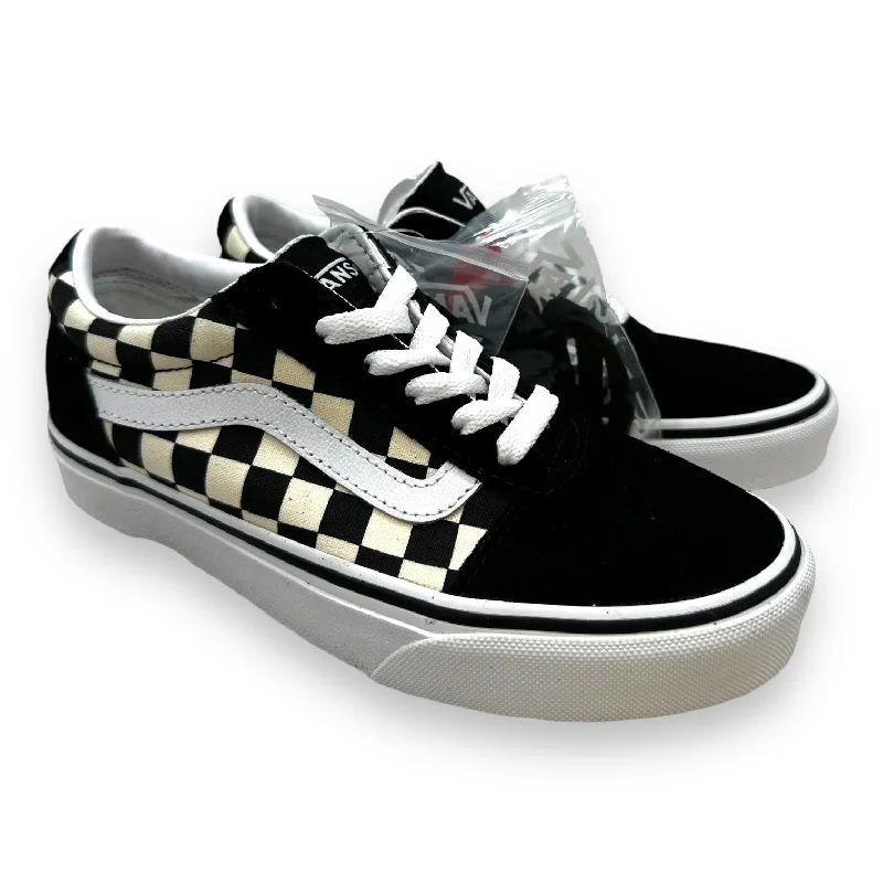 white athletic shoes sleek-Shoes Sneakers By Vans, Size: 5