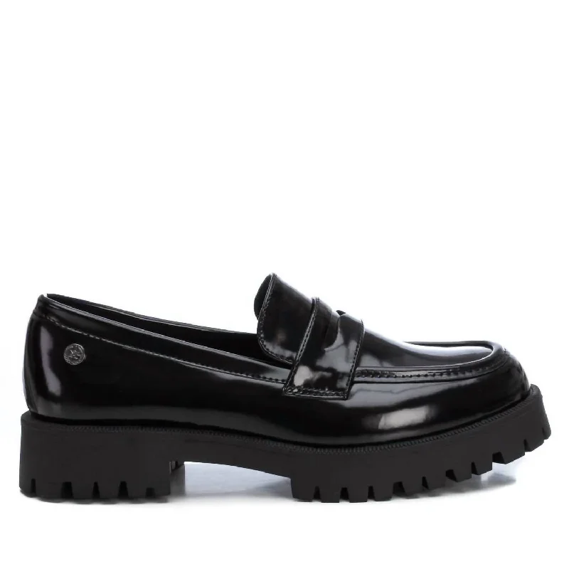 Women's Flat Shoes In Black