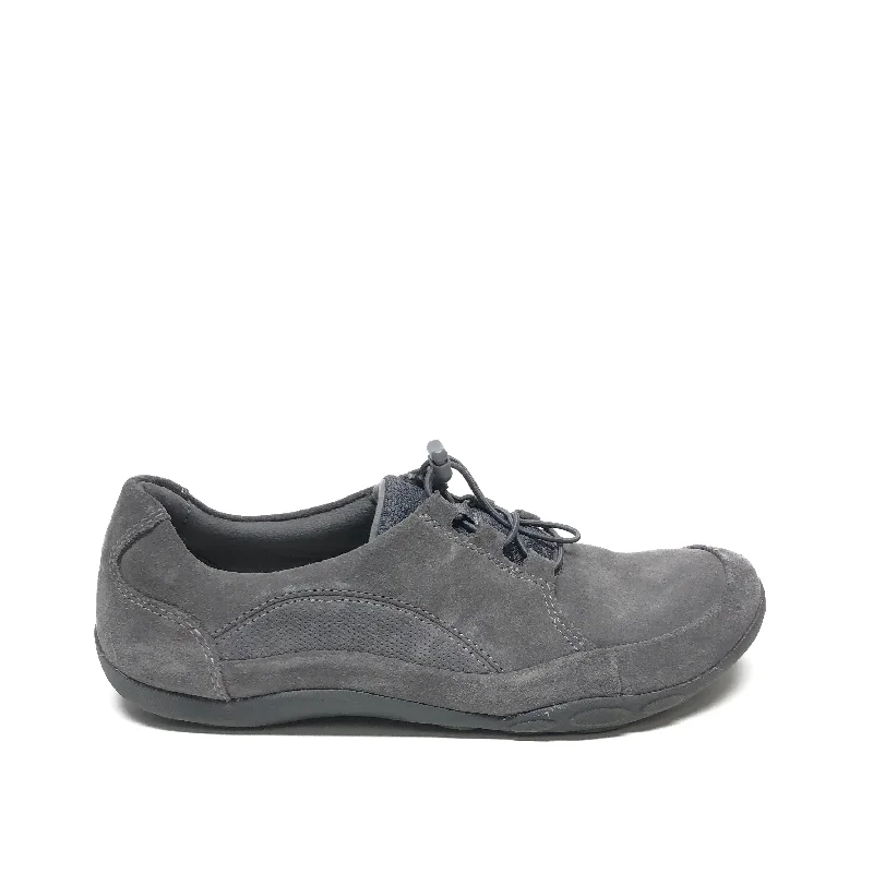 chunky athletic shoes glow-Shoes Sneakers By Clarks In Grey, Size: 10