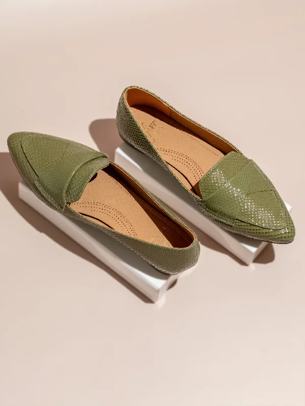 glow flats trendy-Flats with ankle strapWomen Green Textured Ballerinas Flats