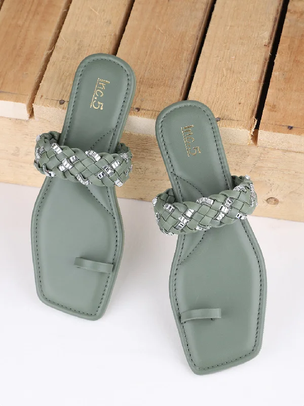 lift flats lightweight-Square toe flatsWomen Green & Silver-Toned Textured One Toe Flats